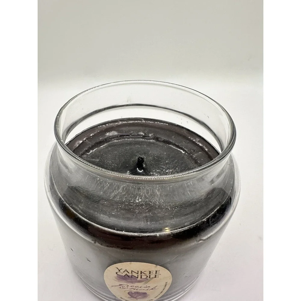 Yankee Candle 12.3 ‎ oz. Single Wick Candle Freesia & Musk Metal Candle Holder